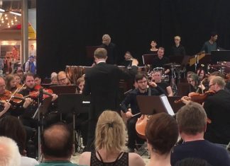 Let it Go instrumental – Live performance in Nordstan, Göteborg, Sweden